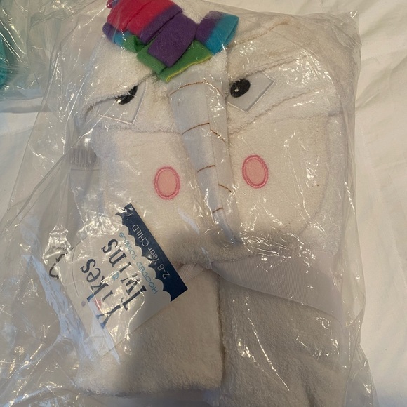 Yikes twins Towel 🦄 🔸NEW🔸 - Picture 2 of 3